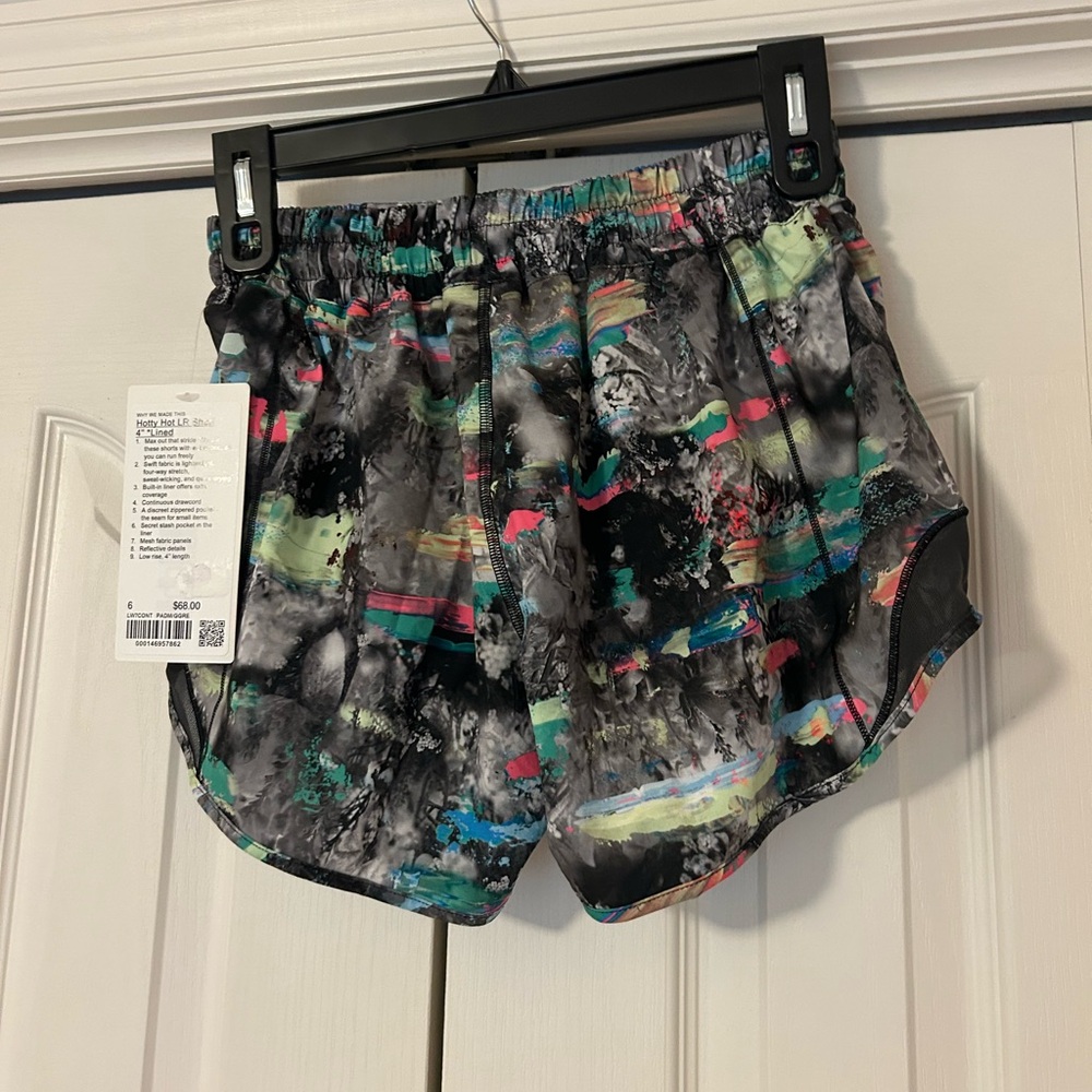 *NWT* RARE Lululemon Hotty Hot LR Short 4 inch Lined - Picture 6 of 11